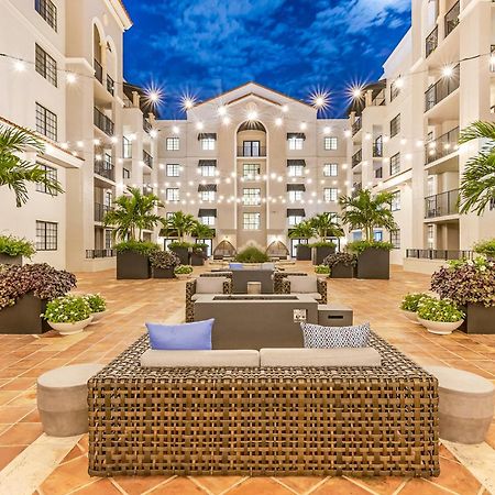 Stylish Modern Apartments At Gables Grand Plaza In Miami Exterior foto