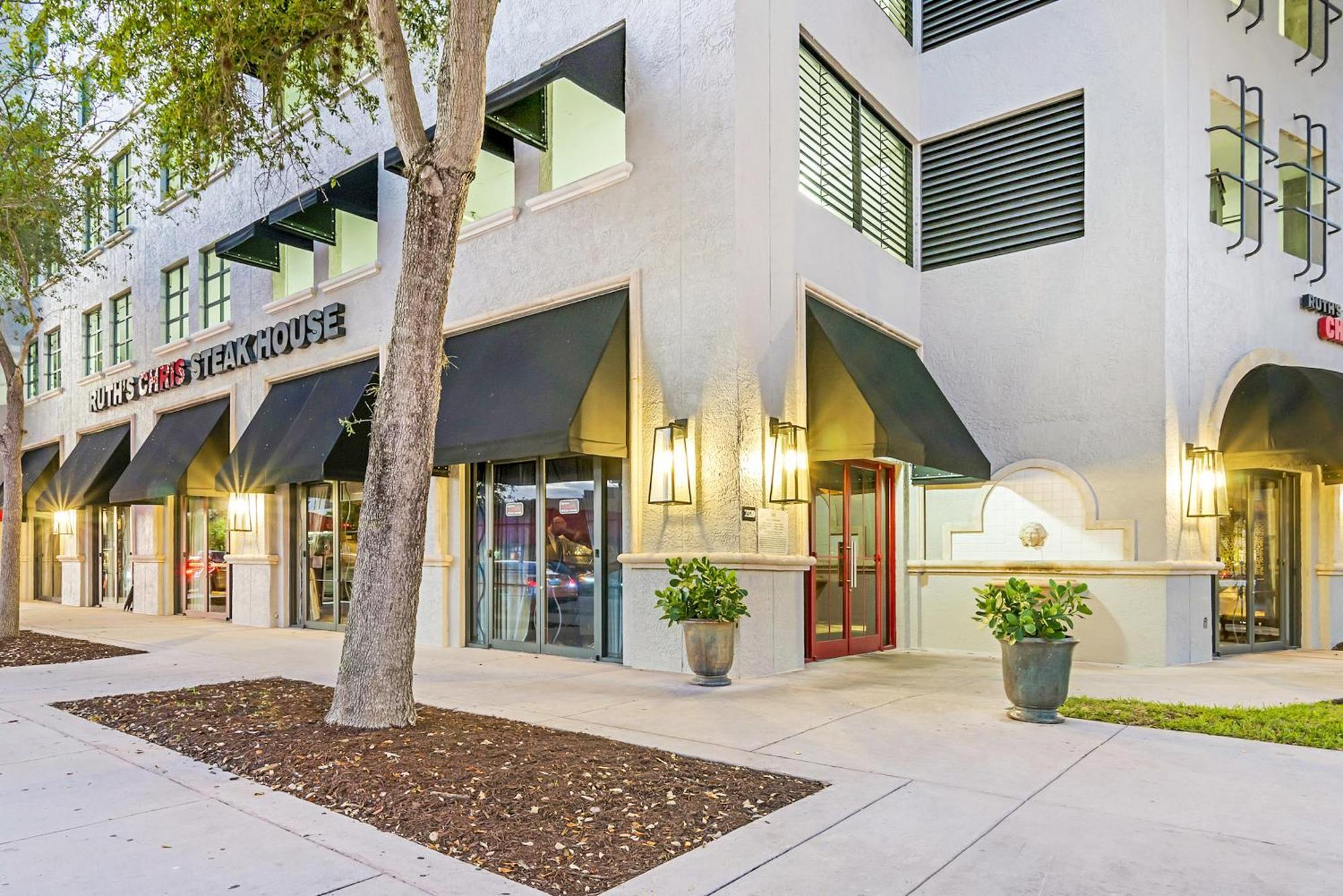 Stylish Modern Apartments At Gables Grand Plaza In Miami Exterior foto